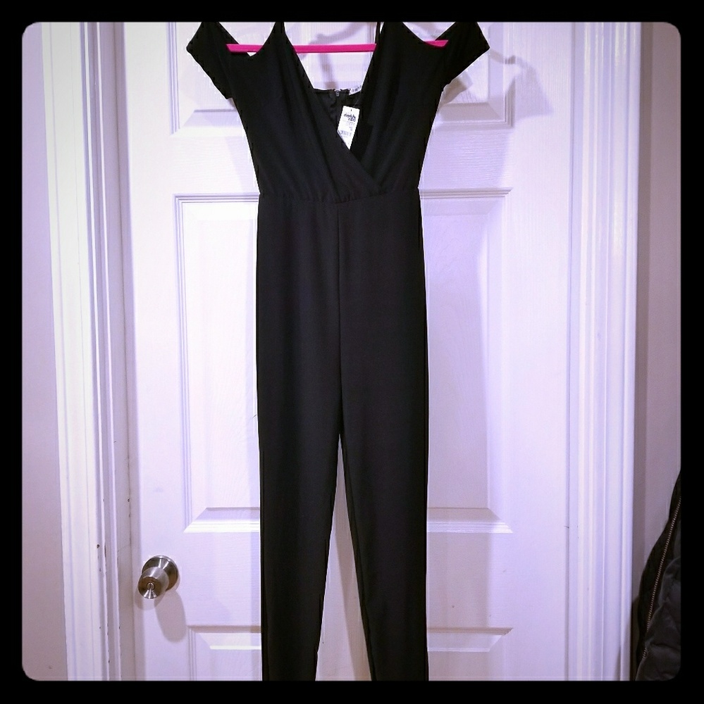 Cold Shoulder Full-length Jumpsuit / Romper
